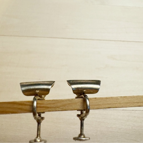 Vintage Signed Alice Gold Tone Screw Back Earrings 1940/50s - Picture 4 of 8